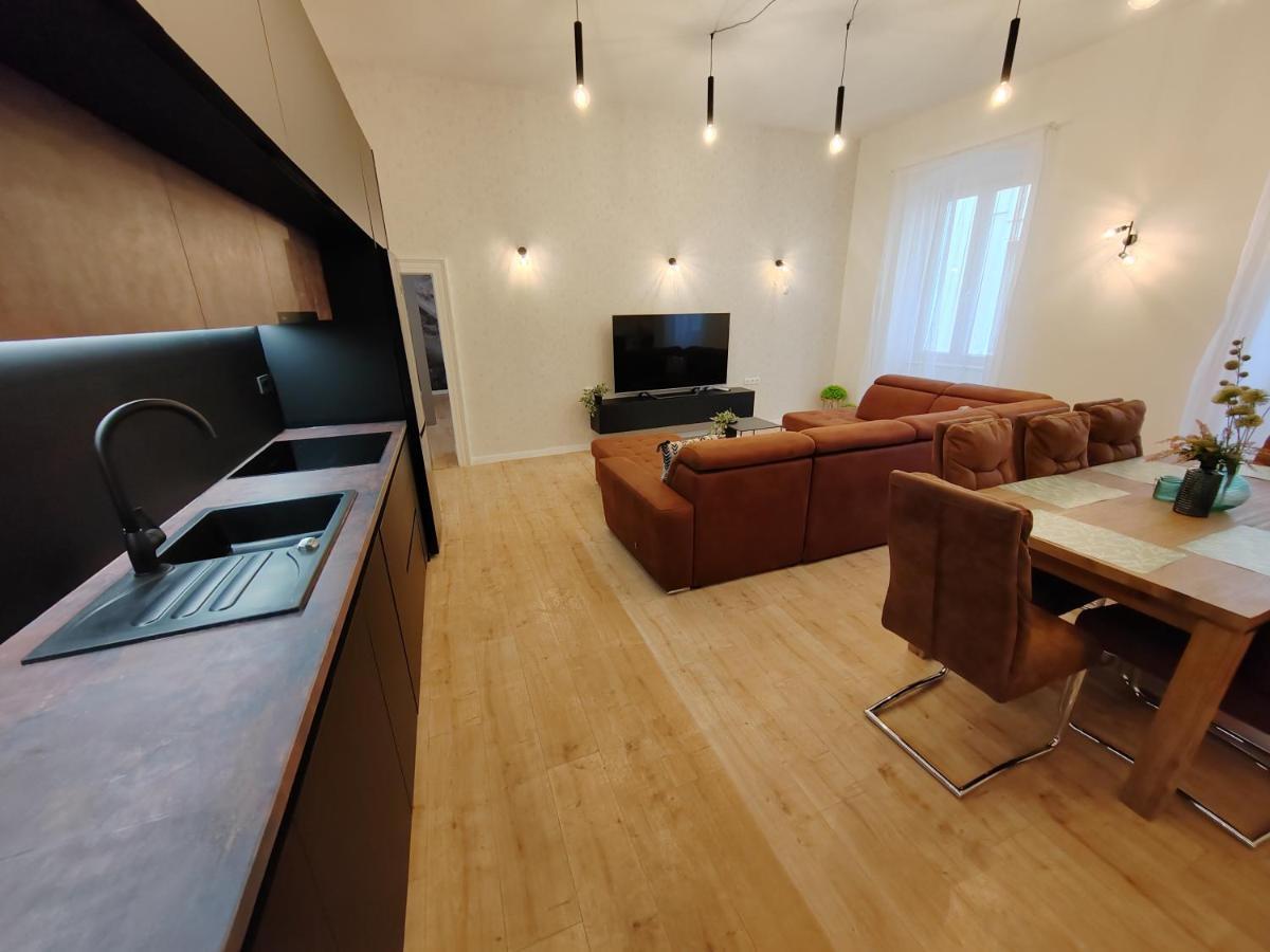 זאדאר Town Square Apartment מראה חיצוני תמונה
