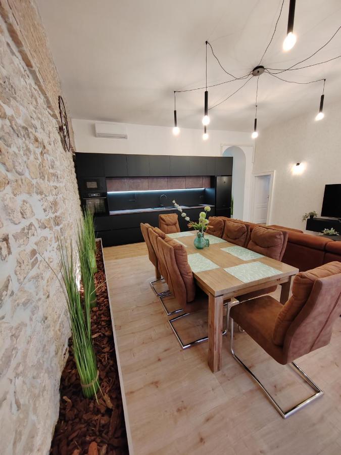 זאדאר Town Square Apartment מראה חיצוני תמונה