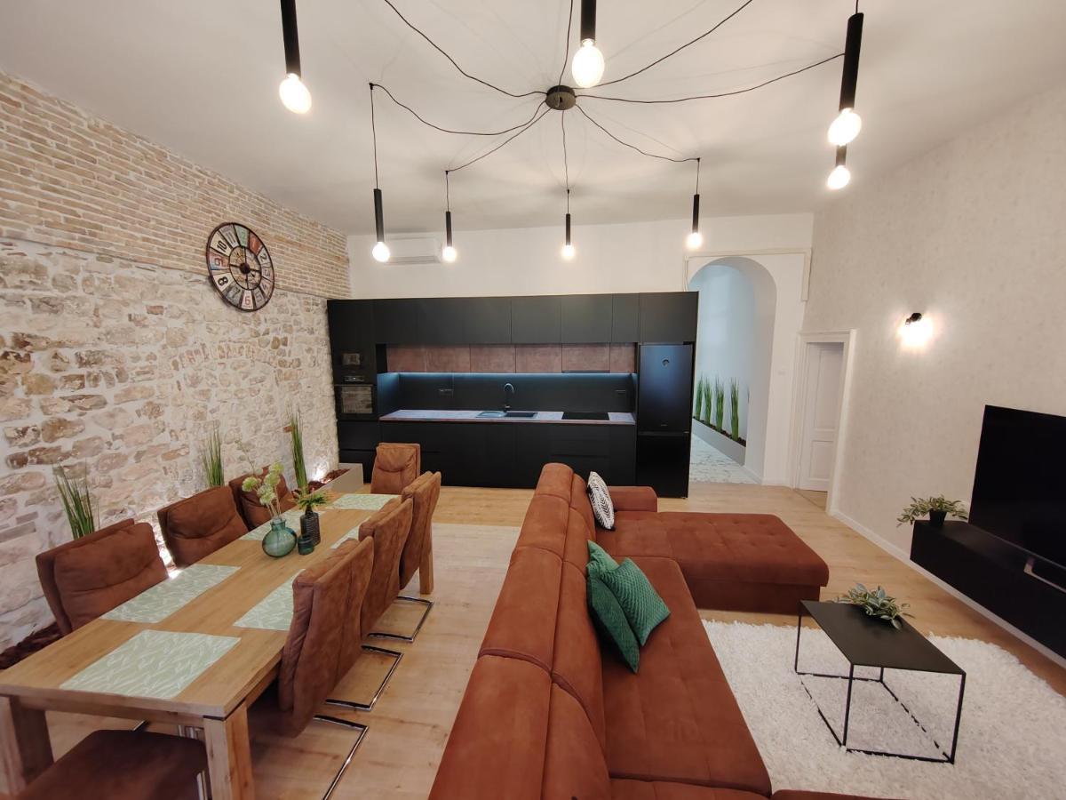 זאדאר Town Square Apartment מראה חיצוני תמונה